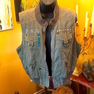 Double D Ranch Army vest XL runs small